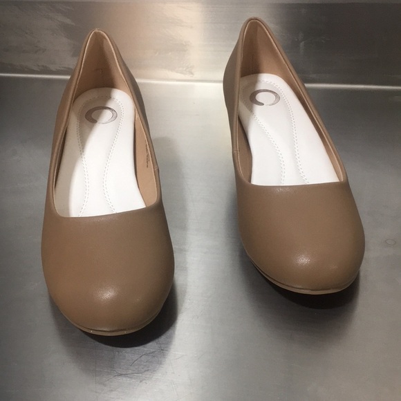 New WB Woman’s Journee Collection Heels - Picture 2 of 6